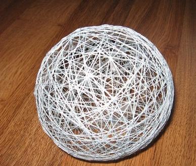 Какие поделки можно сделать из ниток и клея