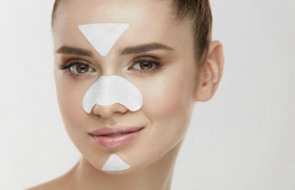 Зачем клеят пластырь на нос? Зачем клеят пластырь на нос?