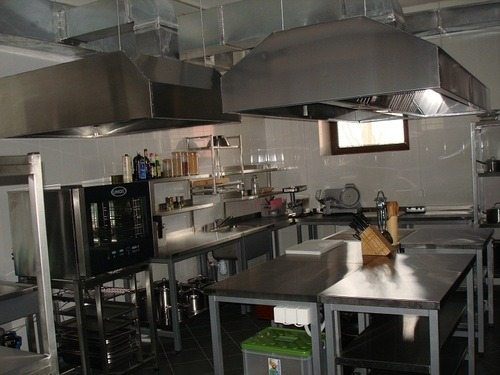 Вентиляционный зонт для кухни – устройство и особенности Вентиляционный зонт для кухни – устройство и особенности