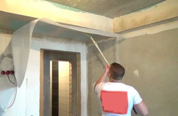 Как самостоятельно приклеить стеклохолст на потолок?