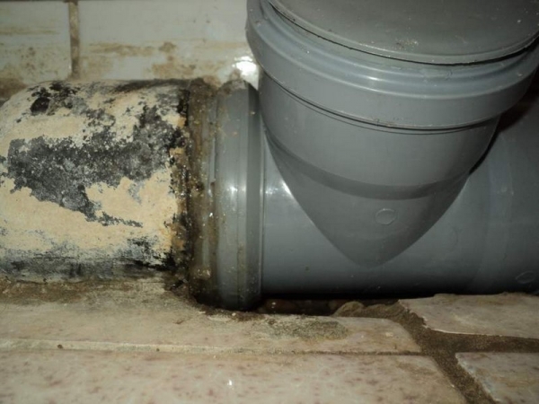 Как правильно стыковать трубы при укладке канализации