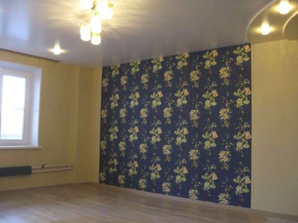 Почему не стоит клеить обои в сырую погоду Почему не стоит клеить обои в сырую погоду