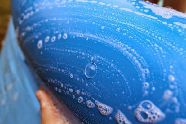 Вторая жизнь надувного матраса: как заклеить дырку