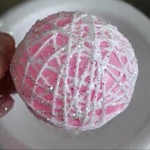 Как сделать новогодние шары своими руками из ниток и клея