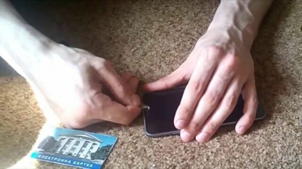 Как быстро снять защитную пленку с телефона дома