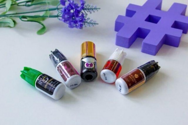 Как выбрать клей для наращивания ресниц Как выбрать клей для наращивания ресниц