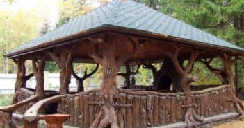 Функциональность плюс оригинальность: гибкие и мягкие окна для беседки