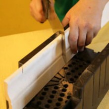 Плинтус напольный полиуретановый широкий: описание, характеристики, монтаж