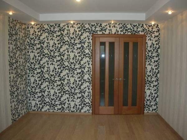 Почему не стоит клеить обои в сырую погоду Почему не стоит клеить обои в сырую погоду