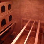 Курятник внутри: что необходимо и как сделать Курятник внутри: что необходимо и как сделать