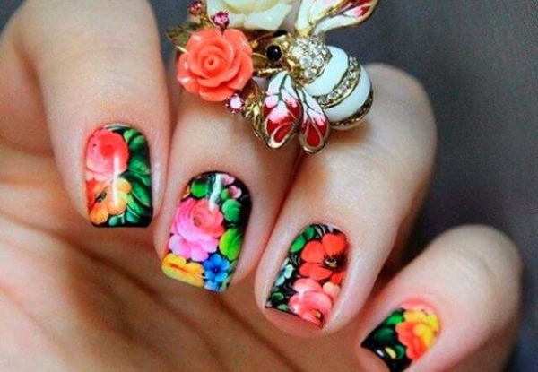 Как правильно и красиво клеить наклейки на ноготь Как правильно и красиво клеить наклейки на ноготь