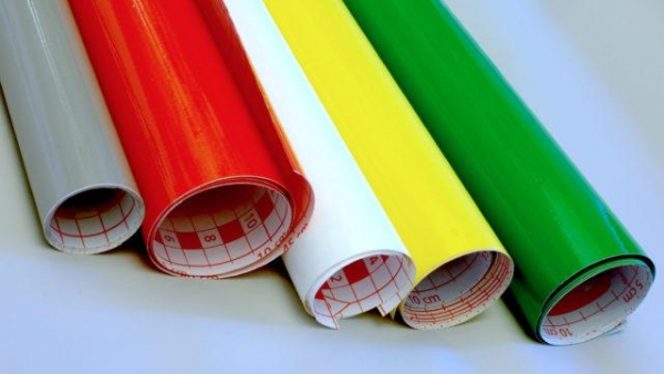 Как правильно обклеить стол самоклеющейся пленкой? Как правильно обклеить стол самоклеющейся пленкой?