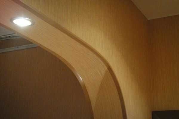 Отделка откосов декоративными пластиковым уголками