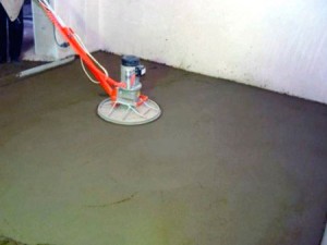 Процесс заливки наливного пола: подготовка стяжки, черновой поверхности