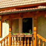 Делаем навес (козырек) над крыльцом частного дома Делаем навес (козырек) над крыльцом частного дома