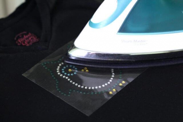 Как приклеить стразы на ткань в домашних условиях Как приклеить стразы на ткань в домашних условиях