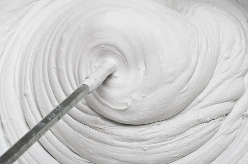 Побелка потолка своими руками: инструкция по выполнению работ Побелка потолка своими руками: инструкция по выполнению работ