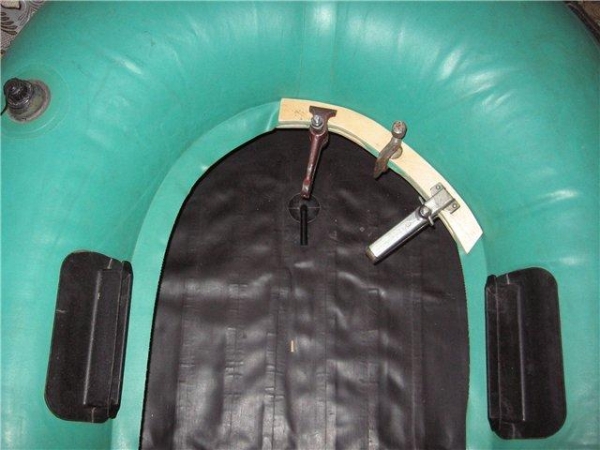 Какой клей подойдет для ремонта резиновой лодки Какой клей подойдет для ремонта резиновой лодки