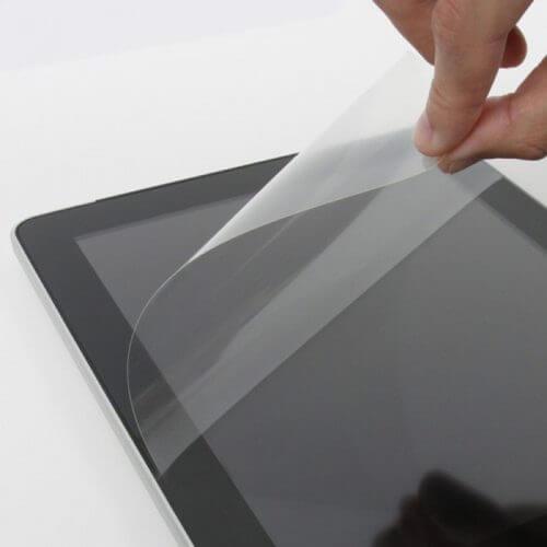 Как правильно наклеить защитную пленку на планшет без пузырей