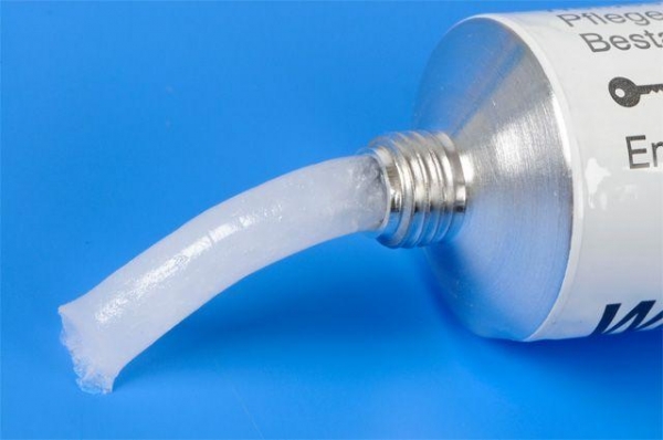 Как безболезненно снять супер клей с ногтей? Как безболезненно снять супер клей с ногтей?