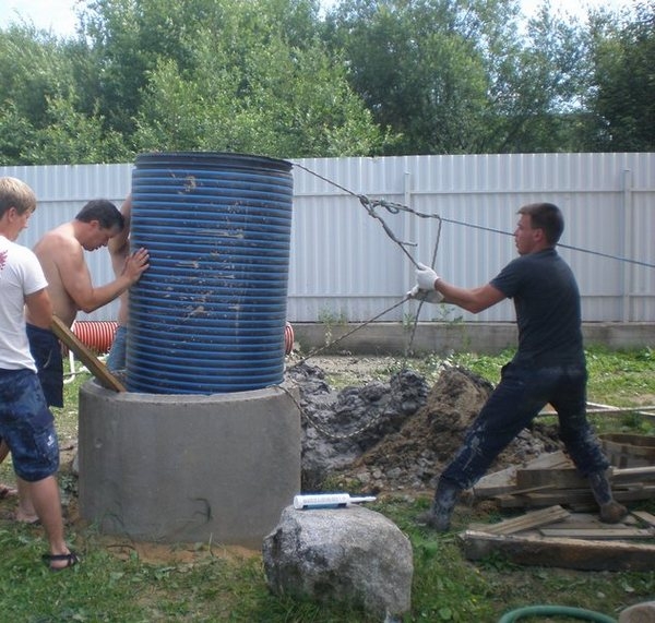 Углубление колодца пластиковыми трубами — все тонкости проведения работ