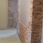 Декоративный камень в прихожей &mdash; секреты укладки