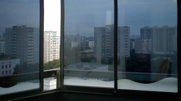 Как клеить пленку на окно от солнца? Как клеить пленку на окно от солнца?