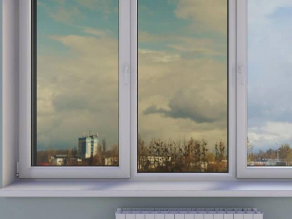 Как клеить пленку на окно от солнца? Как клеить пленку на окно от солнца?