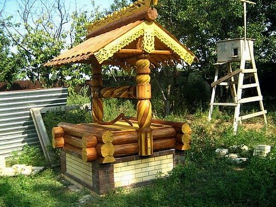 Как построить домик для колодца своими руками