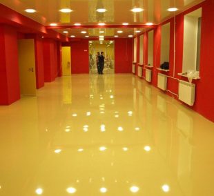 Эпоксидная смола для заливки пола: плюсы и этапы работ