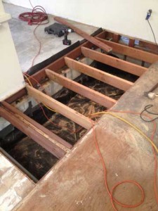 Как отремонтировать полы в деревянном доме