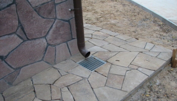 Самые опасные ошибки в сооружении отмостки, приводящие к плачевным последствиям