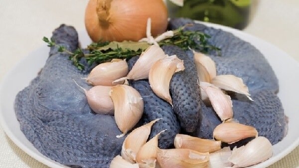 Рецепт нежного филе черной китайской шелковой курицы