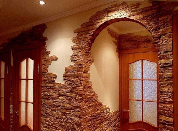 Декоративный камень в прихожей &mdash; секреты укладки