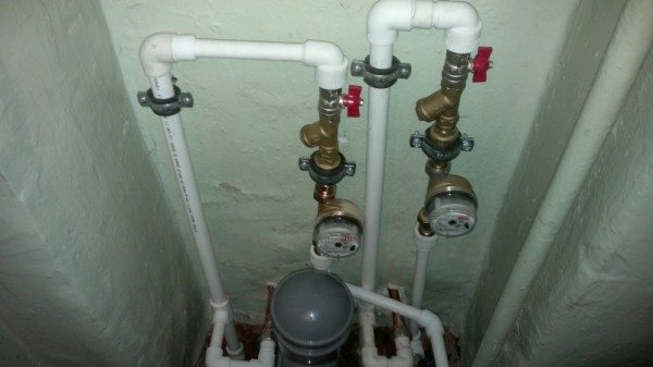 Зачем нужна вентиляция канализации, и как её правильно обустроить Зачем нужна вентиляция канализации, и как её правильно обустроить