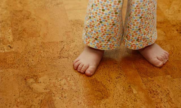 Пробковый ламинат: конструктивные особенности, преимущества, нюансы монтажа Пробковый ламинат: конструктивные особенности, преимущества, нюансы монтажа