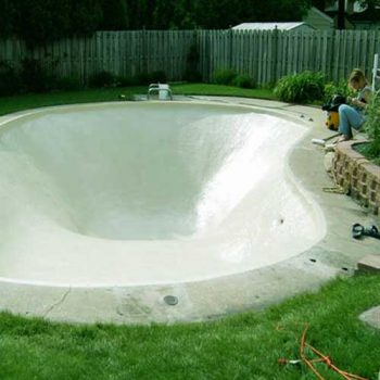 Жидкое стекло для бетона: особенности материала и нюансы технологии нанесения