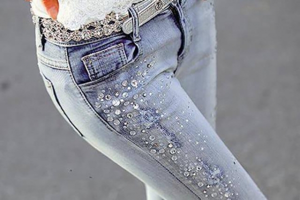 Как вывести пятна клея с одежды