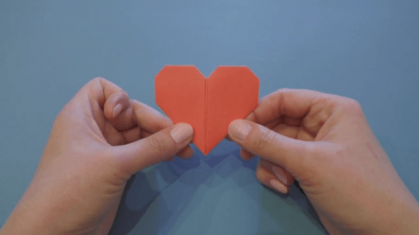 Какие можно сделать поделки из бумаги без клея и ножниц Какие можно сделать поделки из бумаги без клея и ножниц