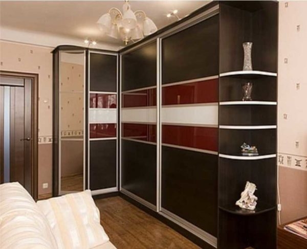 Угловой шкаф купе в гардеробную, спальню, прихожую