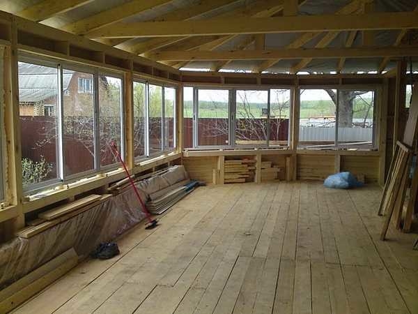 Как пристроить веранду к дачному домику и остеклить Как пристроить веранду к дачному домику и остеклить