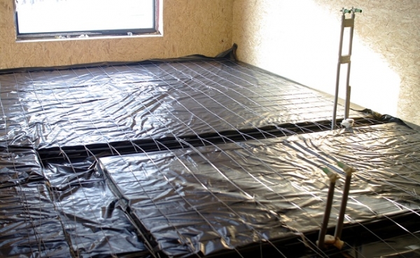 Утепление пола пенополистиролом, испытанным временем и легким утеплителем