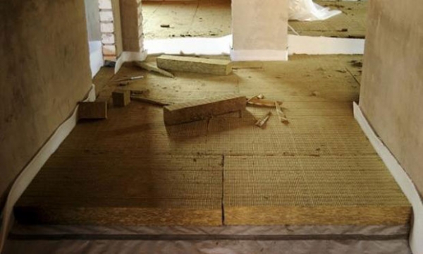 Для чего нужна самоклеющаяся демпферная лента: для стяжки, отмостки Для чего нужна самоклеющаяся демпферная лента: для стяжки, отмостки