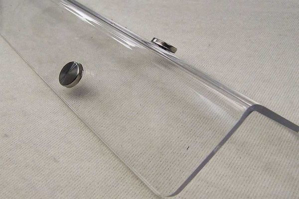 Отделка откосов декоративными пластиковым уголками