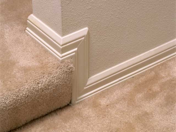 Плинтус для ковролина: особенности, примеры укладки