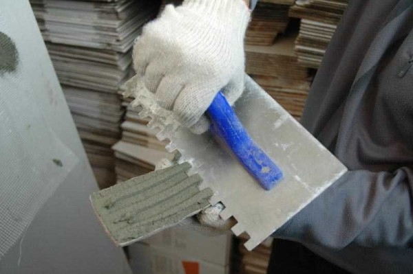 Декоративный камень в прихожей &mdash; секреты укладки