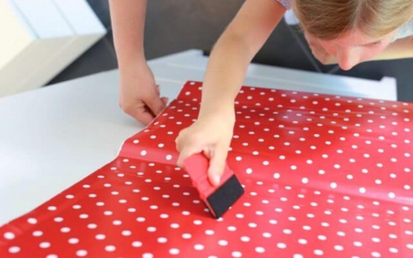 Как надежно обклеить шкаф пленкой? Как надежно обклеить шкаф пленкой?