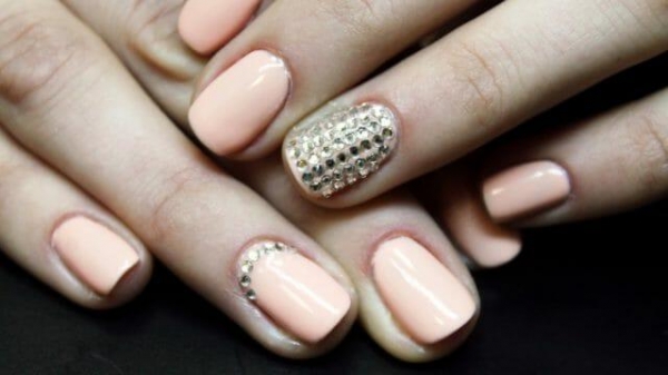 Как наклеить стразы на ногти в домашних условиях Как наклеить стразы на ногти в домашних условиях