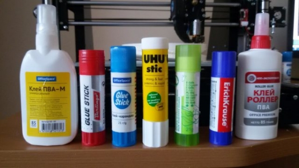 Как самостоятельно приклеить стеклохолст на потолок?