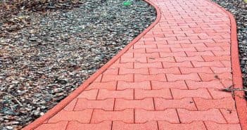 Как выбрать противоскользящее покрытие на ступени крыльца